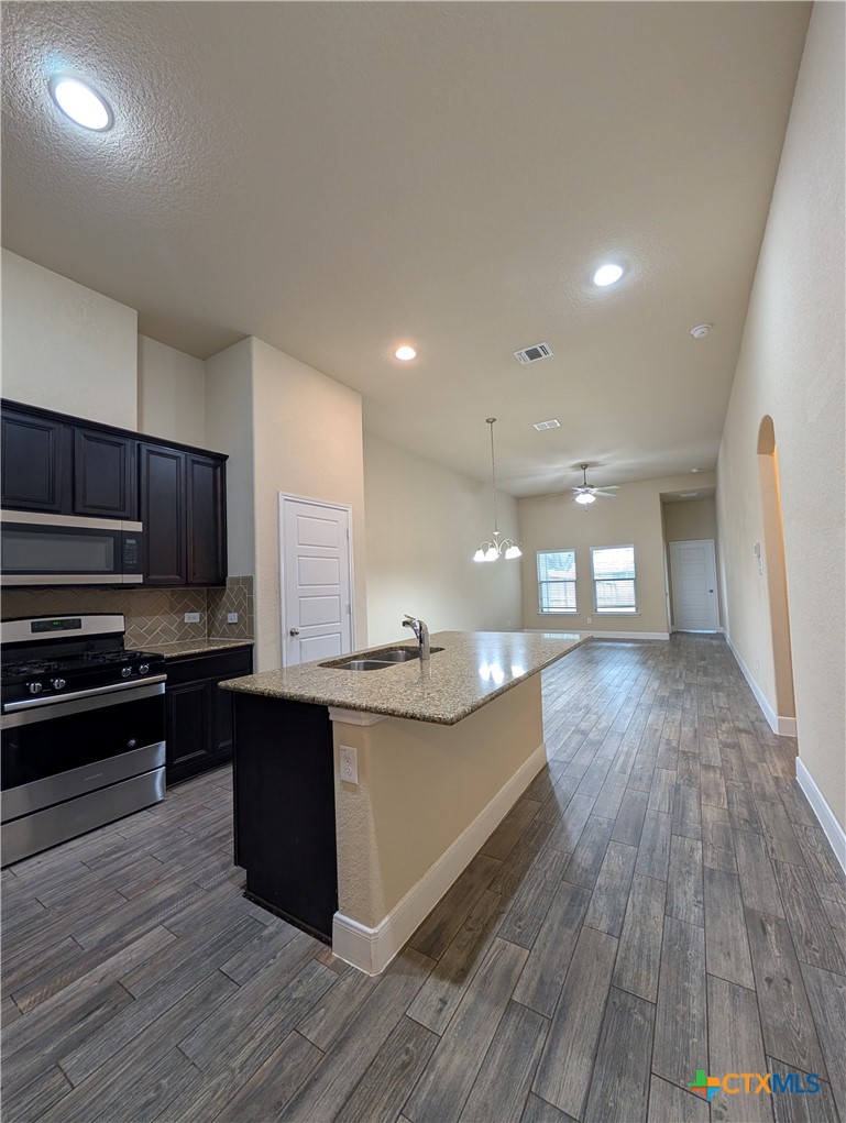 1227 Old Fm 306 Property Photo 3