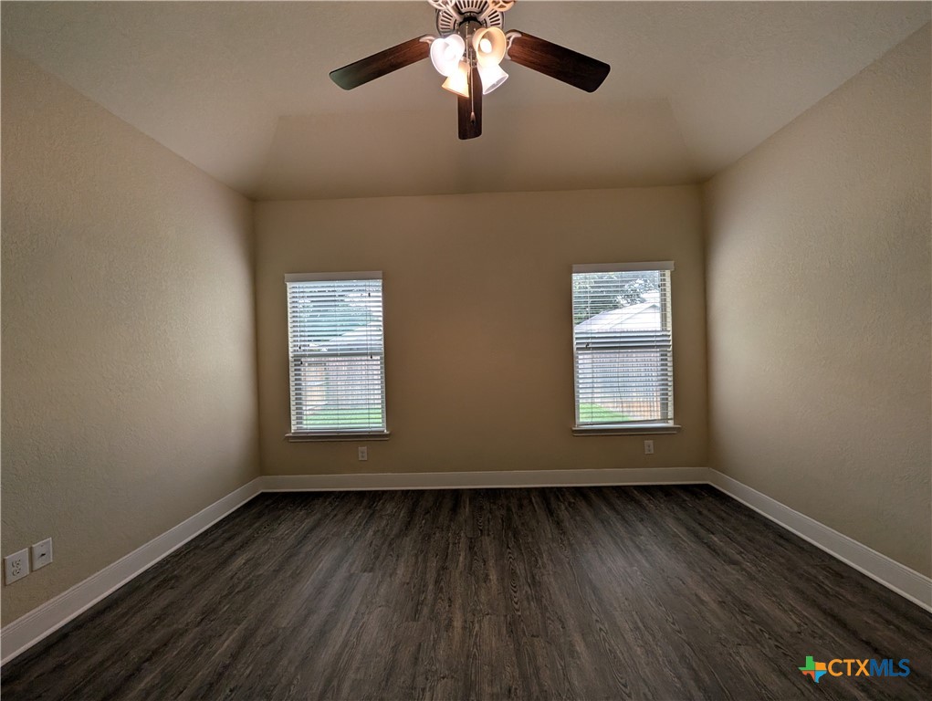 1227 Old Fm 306 Property Photo 10