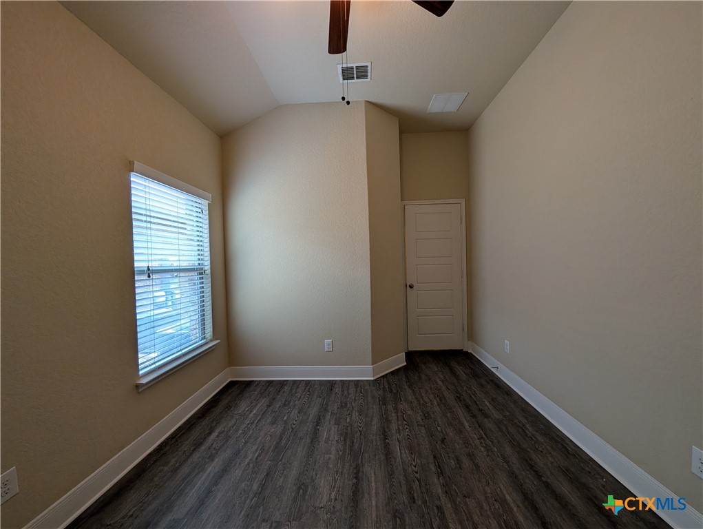 1227 Old Fm 306 Property Photo 16