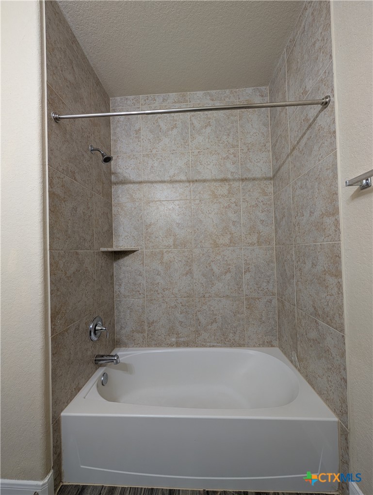 1227 Old Fm 306 Property Photo 19