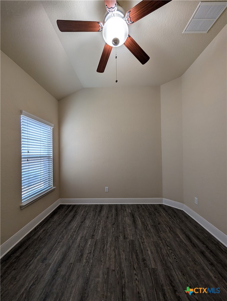 1227 Old Fm 306 Property Photo 20