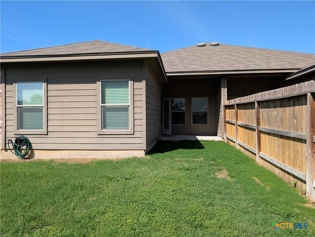 1227 Old Fm 306 Property Photo 24