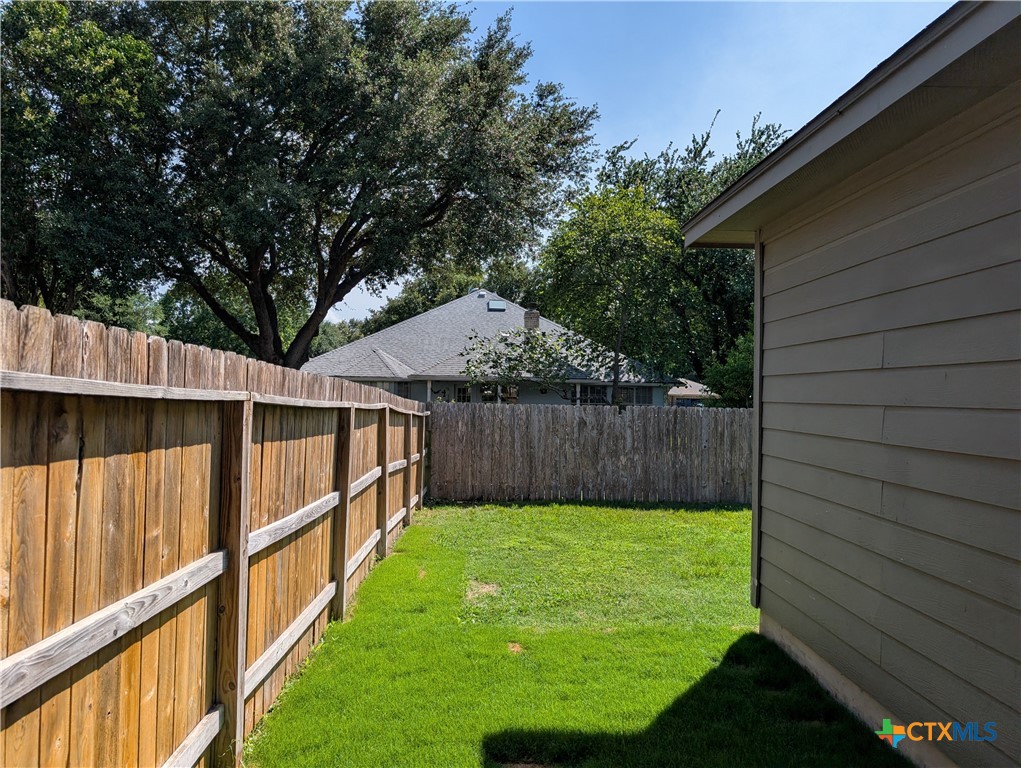 1227 Old Fm 306 Property Photo 25