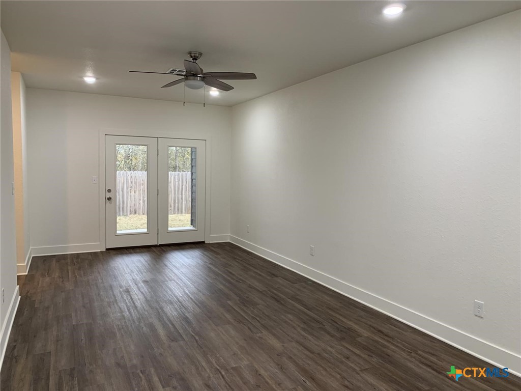 1862 Royal Loop Property Photo 3