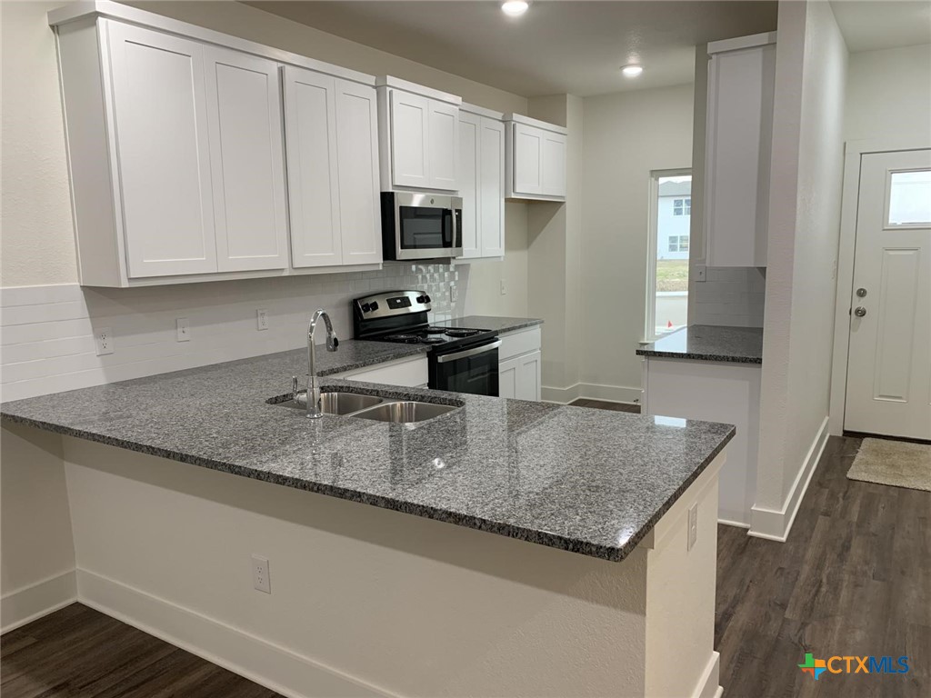 1862 Royal Loop Property Photo 4