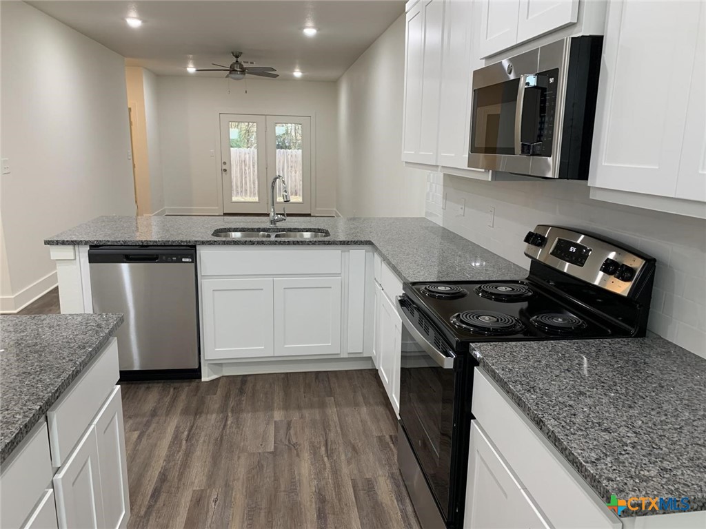 1862 Royal Loop Property Photo 6
