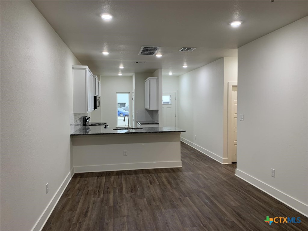 1862 Royal Loop Property Photo 8