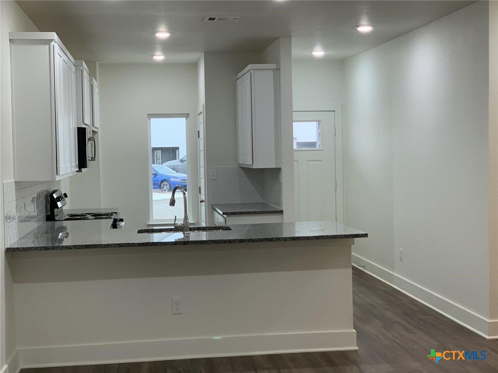 1862 Royal Loop Property Photo 9