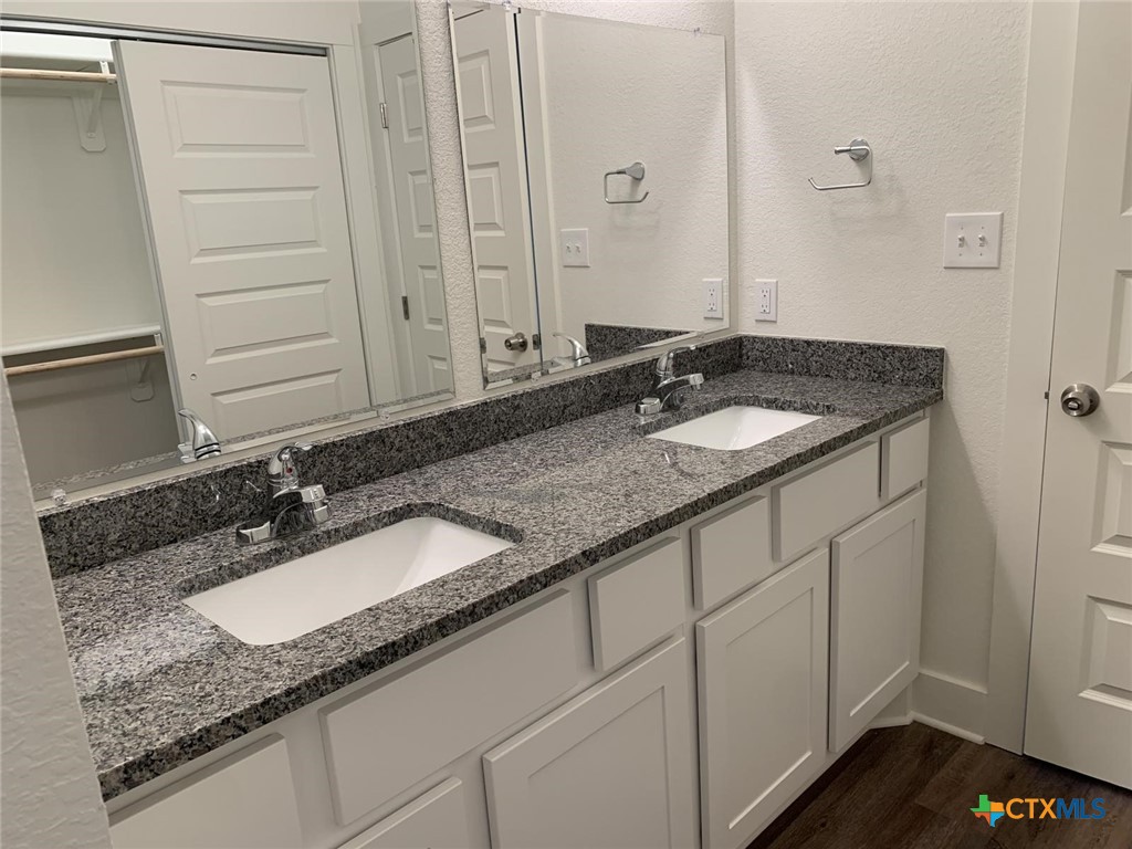 1862 Royal Loop Property Photo 13