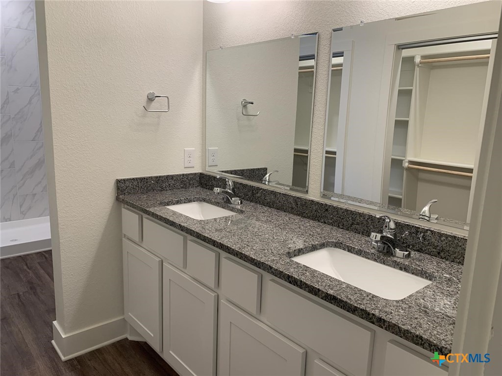 1862 Royal Loop Property Photo 15