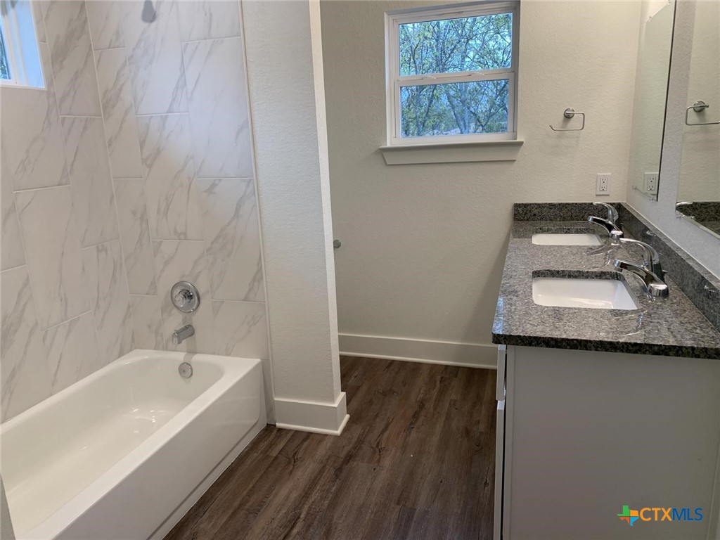 1862 Royal Loop Property Photo 24