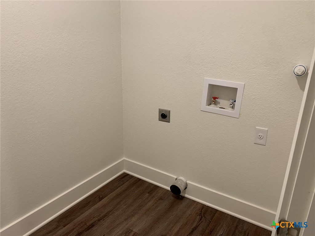 1862 Royal Loop Property Photo 26