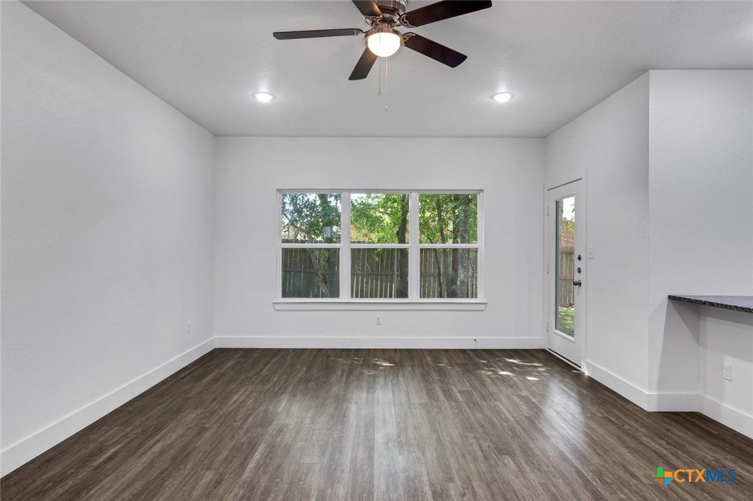 1904 Royal Loop Property Photo 2