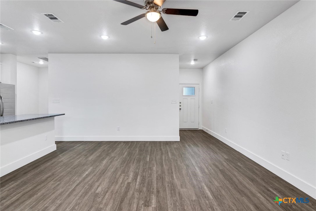 1904 Royal Loop Property Photo 3