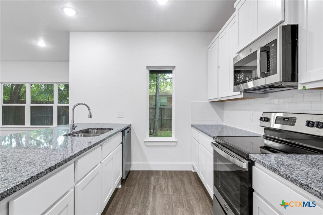 1904 Royal Loop Property Photo 6