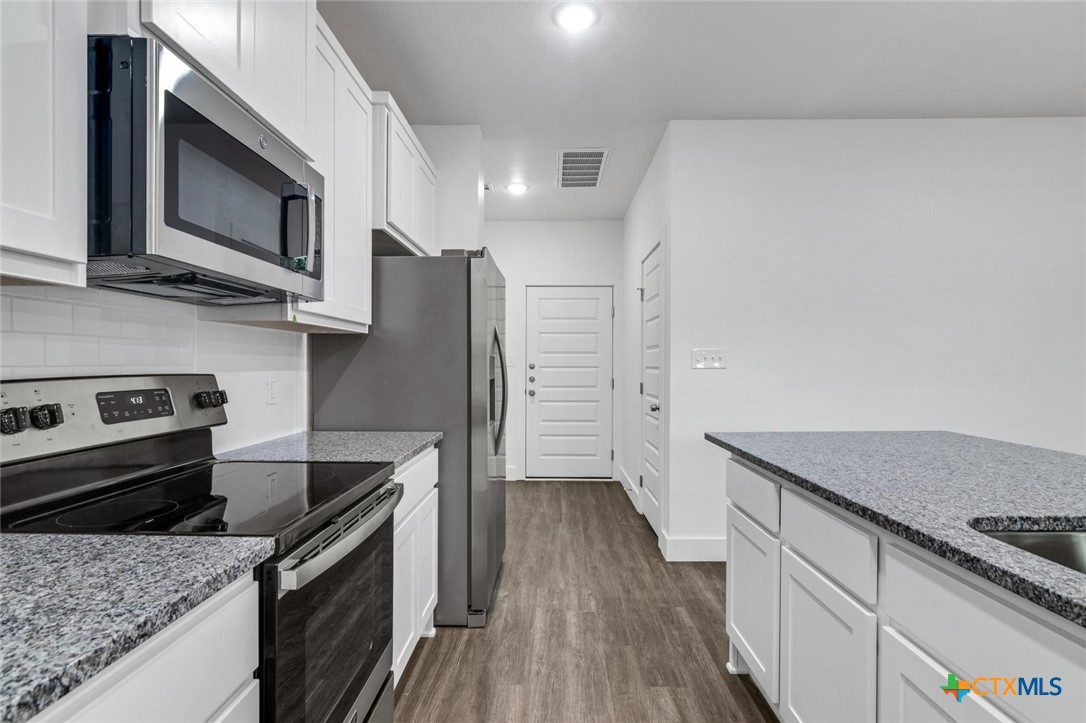 1904 Royal Loop Property Photo 7