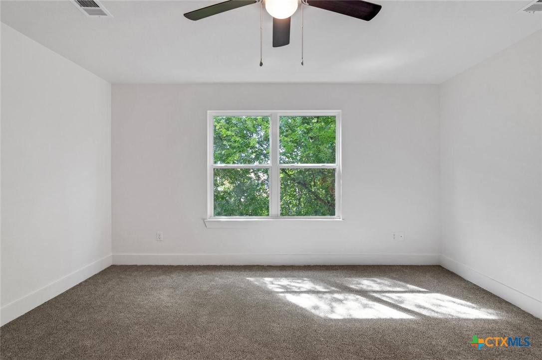 1904 Royal Loop Property Photo 11
