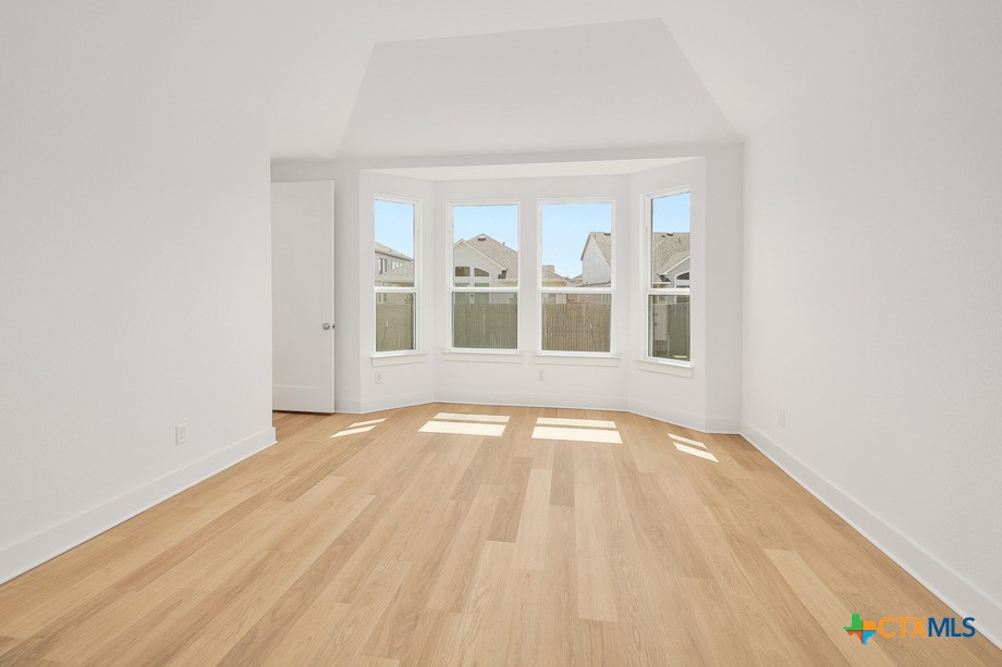 220 Menlo Bend Property Photo 10