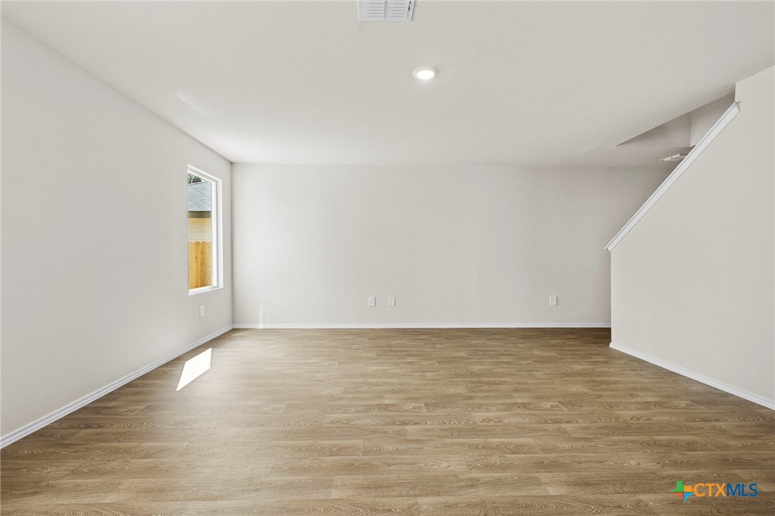 742 Jennifer Way Property Photo 7