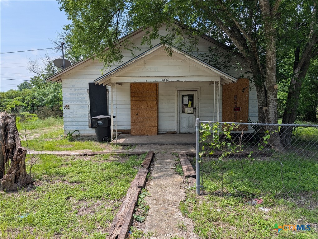 1507 E Avenue E Property Photo 1