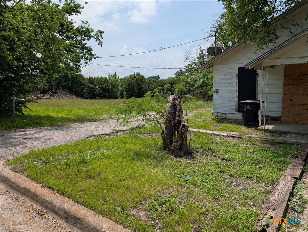 1507 E Avenue E Property Photo 4