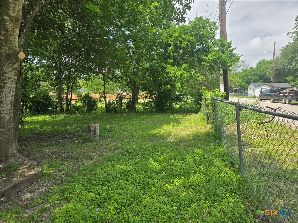 1507 E Avenue E Property Photo 5