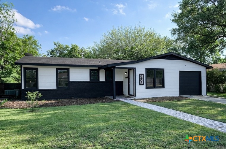 2405 E Mimosa Avenue Property Photo 1