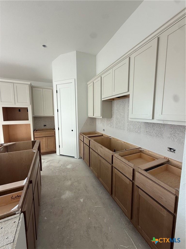 161 High Rock Pass Property Photo 4