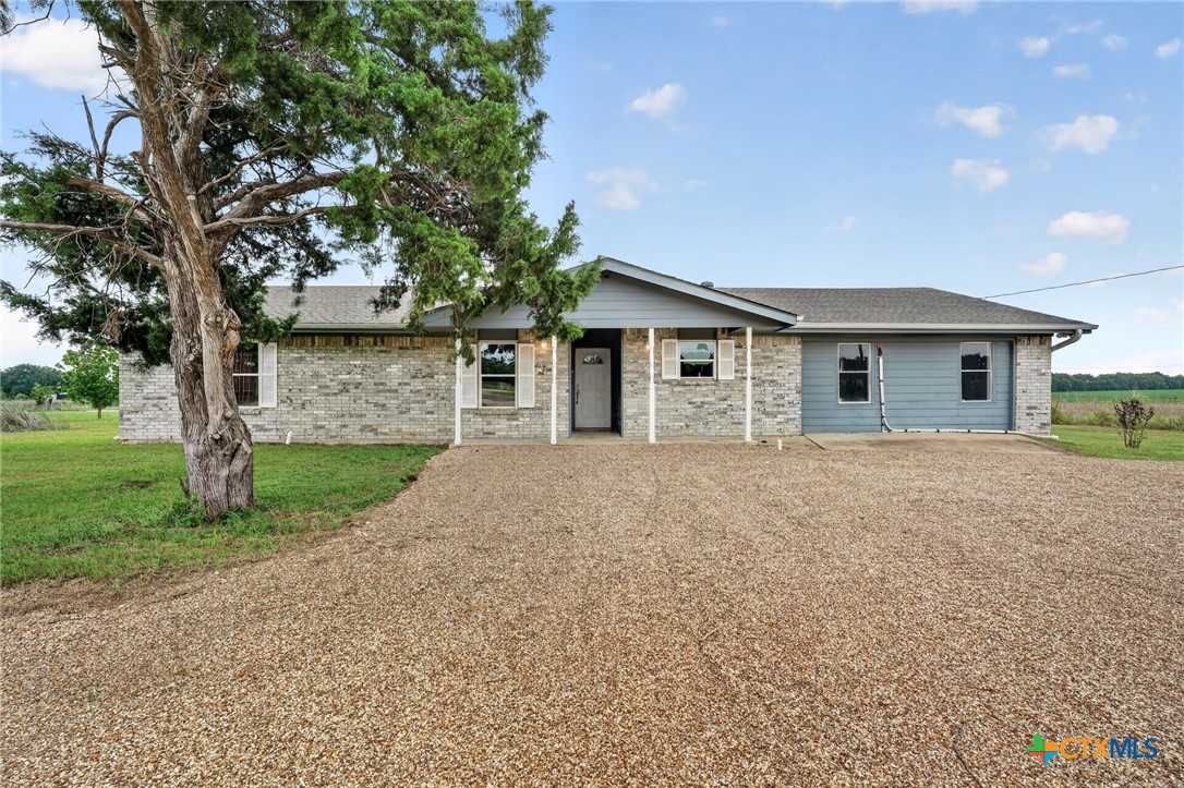 9406 N Highway 77 Property Photo 2