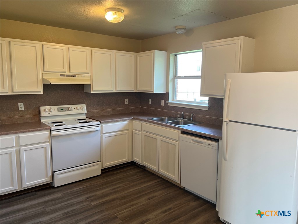 2811 Cantabrian Drive D Property Photo 3