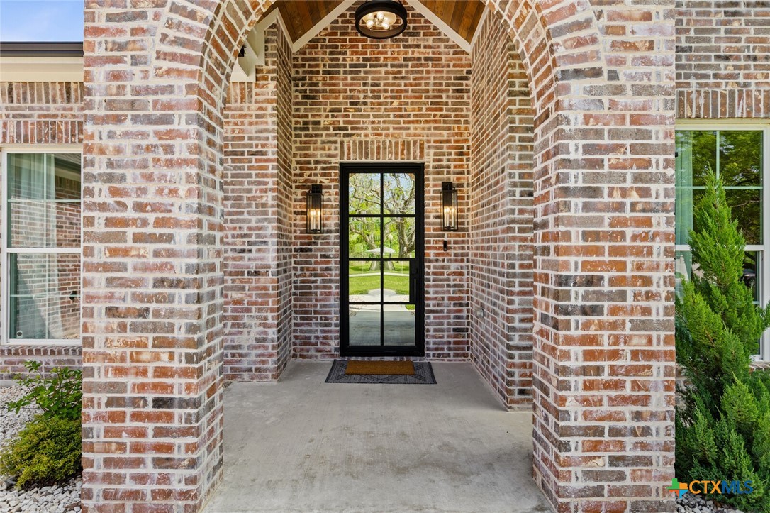 1007 Rivers Edge Drive Property Photo 3
