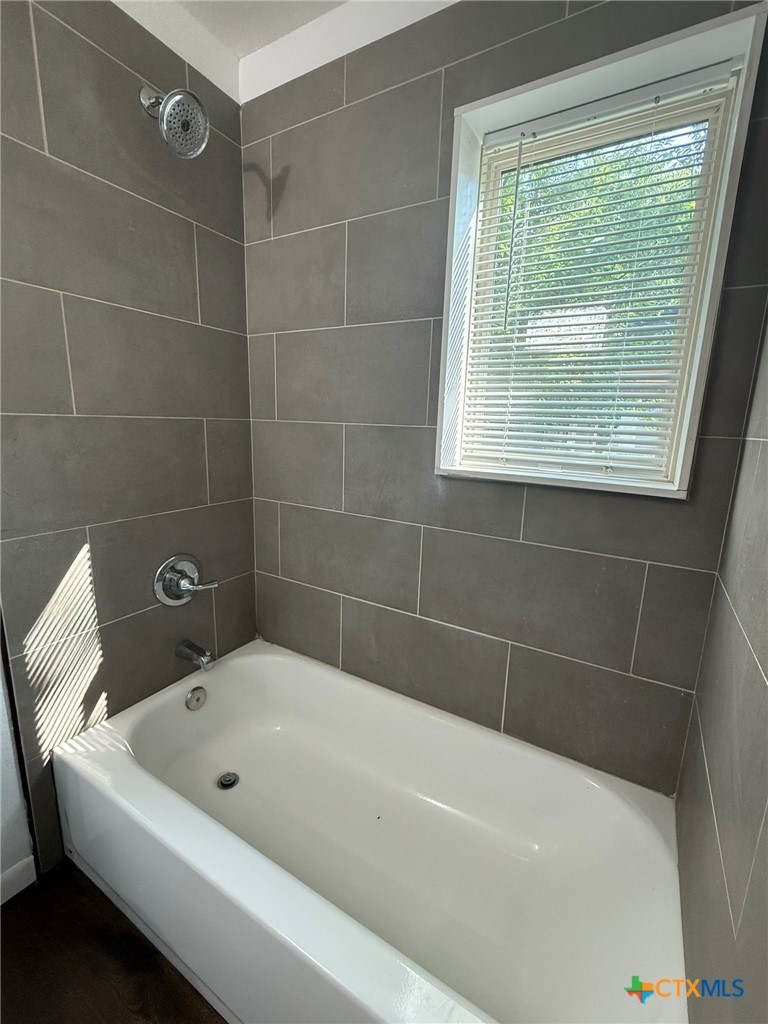 908 Wells Street Property Photo 7