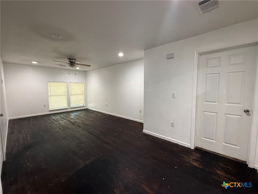 908 Wells Street Property Photo 9