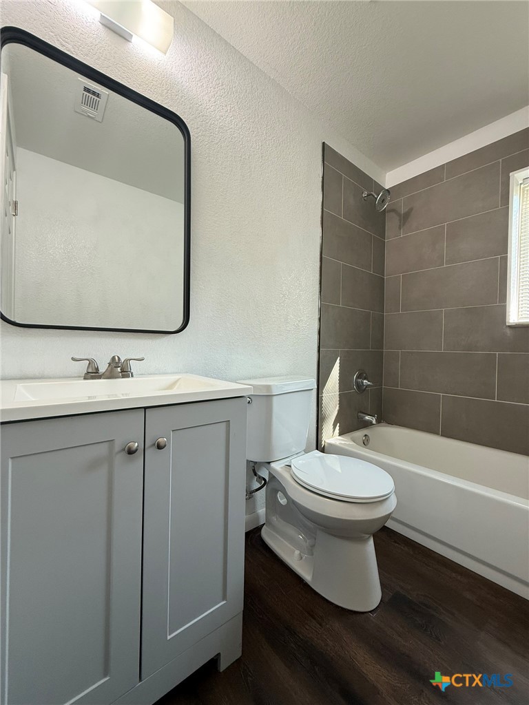 908 Wells Street Property Photo 12