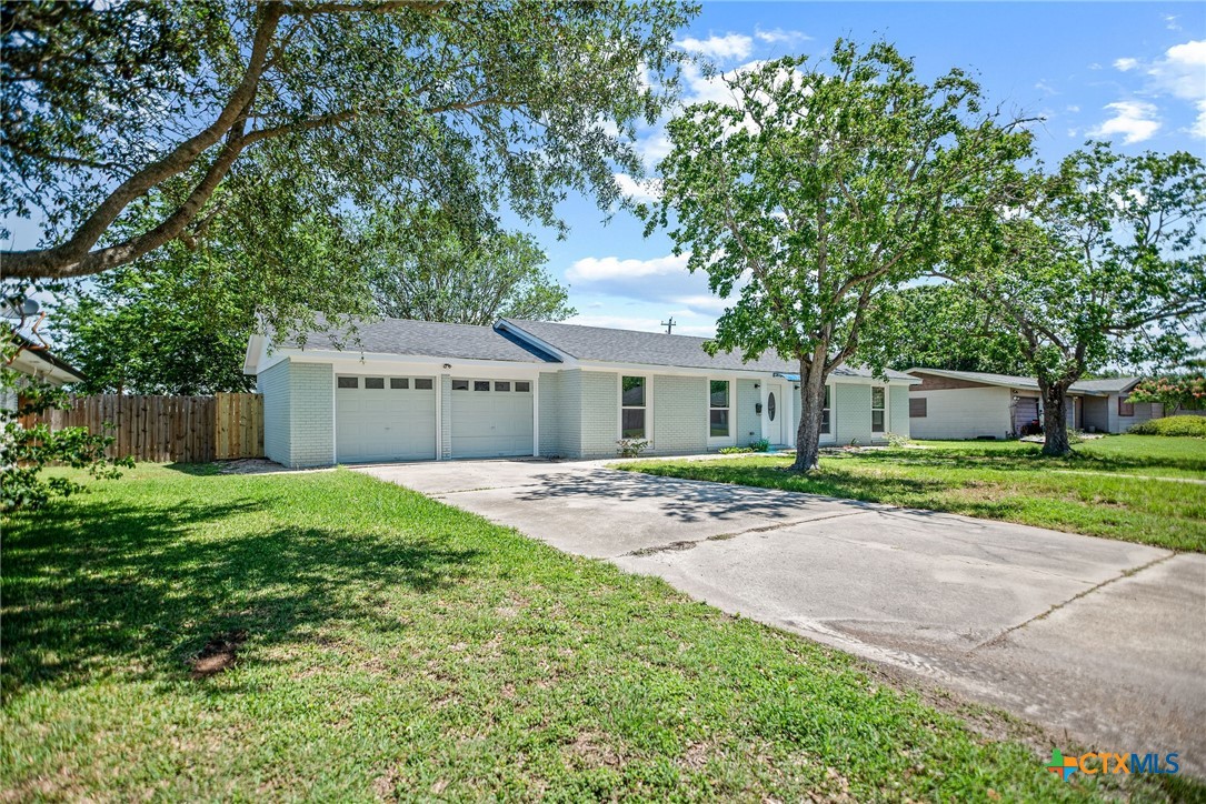 210 Travis Street Property Photo 1