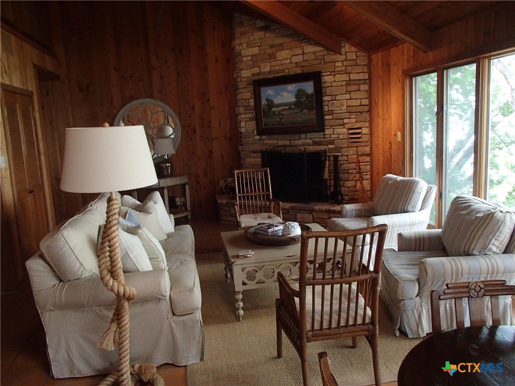 1603 W Lakeside Drive Property Photo 8