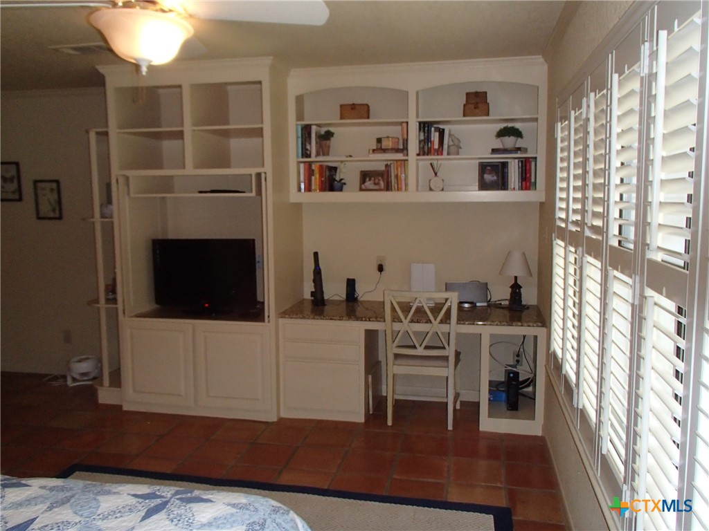 1603 W Lakeside Drive Property Photo 12