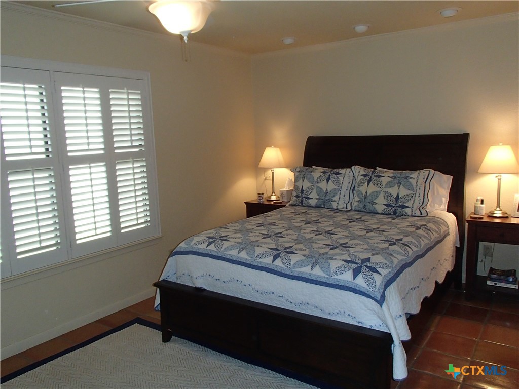 1603 W Lakeside Drive Property Photo 14