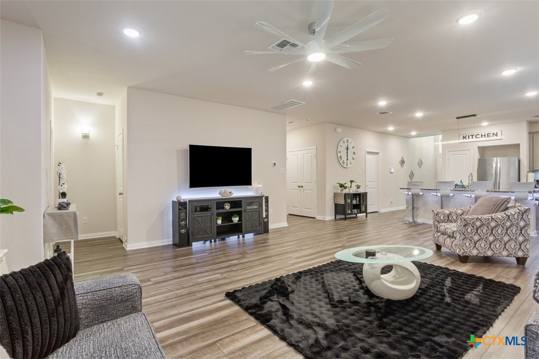 6811 Mcgregor Loop Property Photo 4