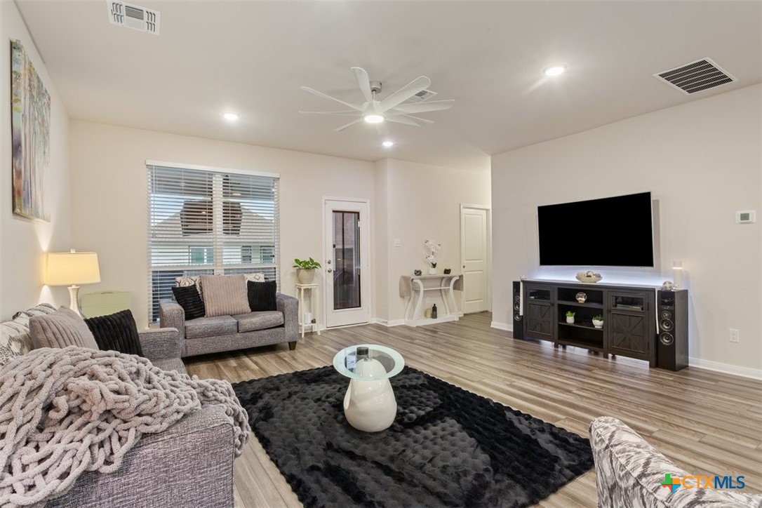 6811 Mcgregor Loop Property Photo 6