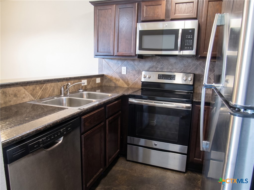 1714 Risen Star Lane A Property Photo 4