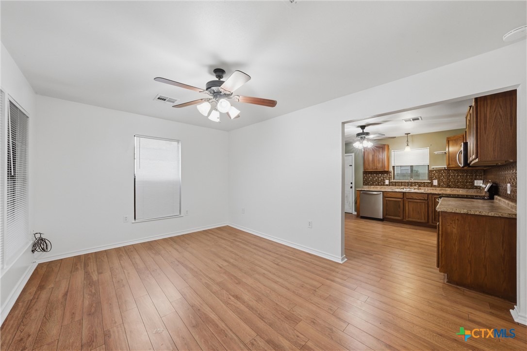 303 N Milam Street Property Photo 4