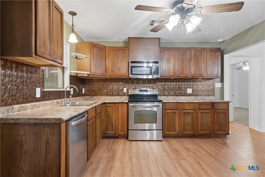 303 N Milam Street Property Photo 6