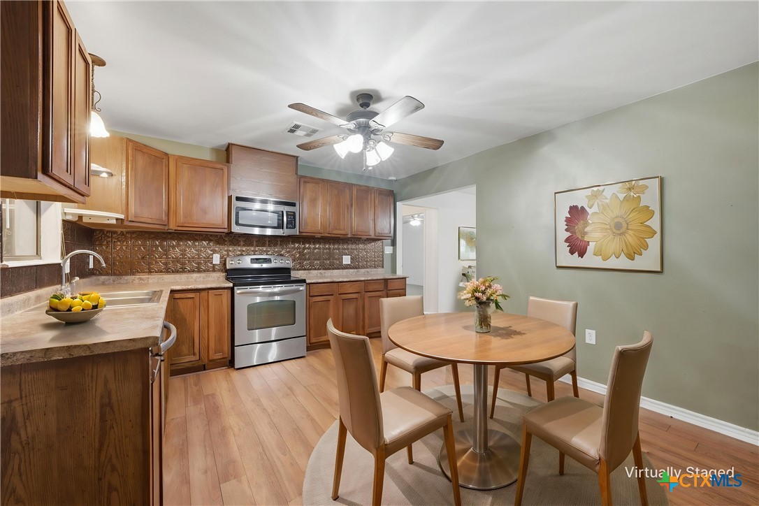 303 N Milam Street Property Photo 8