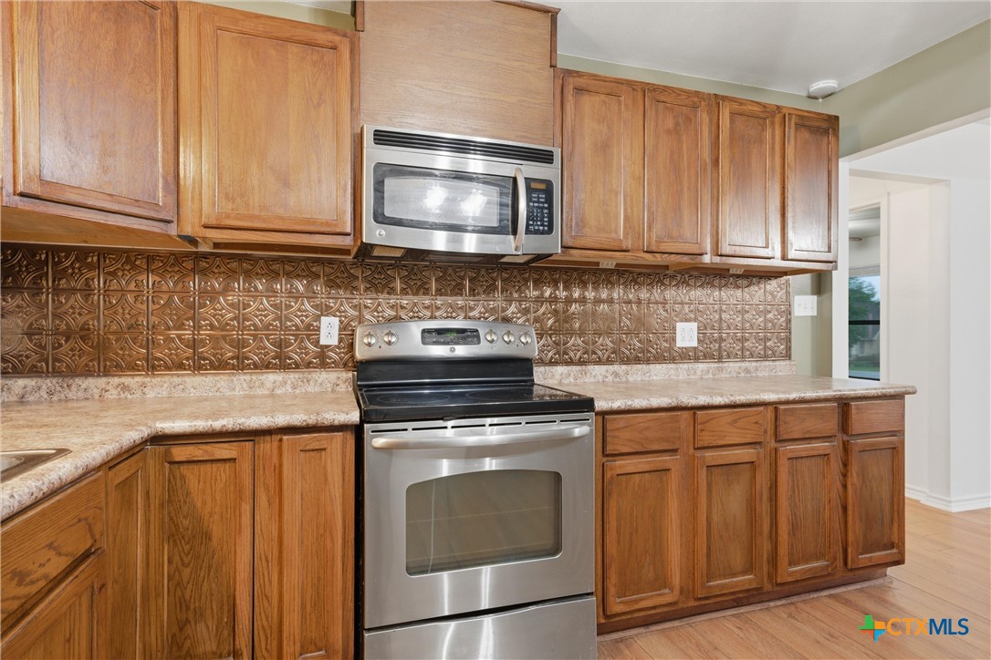 303 N Milam Street Property Photo 9