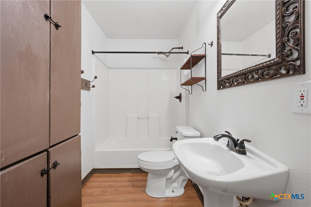 303 N Milam Street Property Photo 12