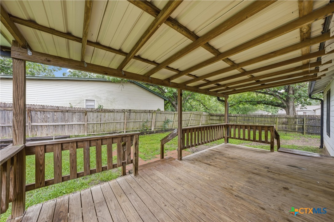 303 N Milam Street Property Photo 15