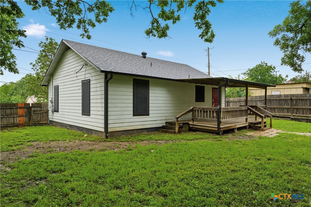 303 N Milam Street Property Photo 16