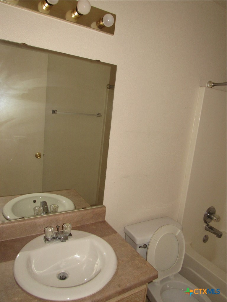 2811 Cantabrian Drive B Property Photo 12