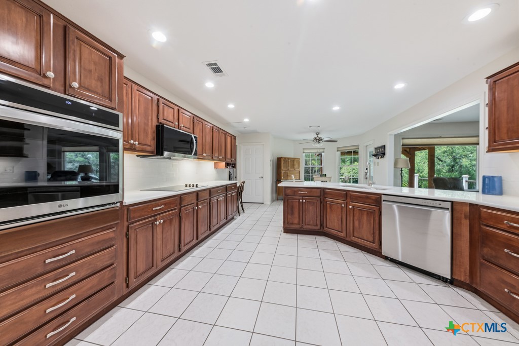 51 Hunters Point Drive Property Photo 12